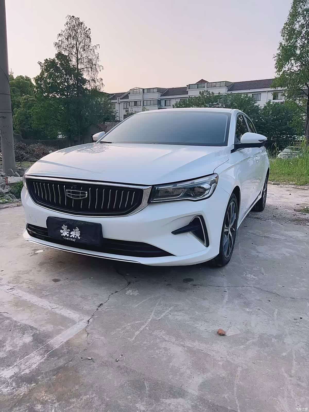Geely Emgrand, 2022 3