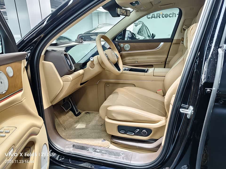 AITO Ask the world M9