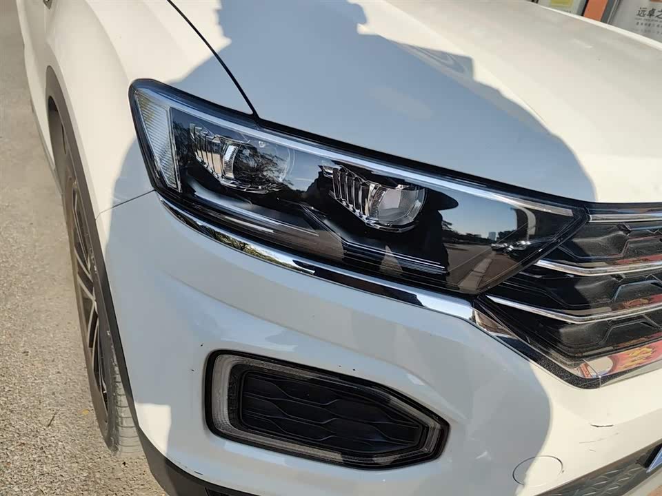 Volkswagen T-ROC exploring Songs