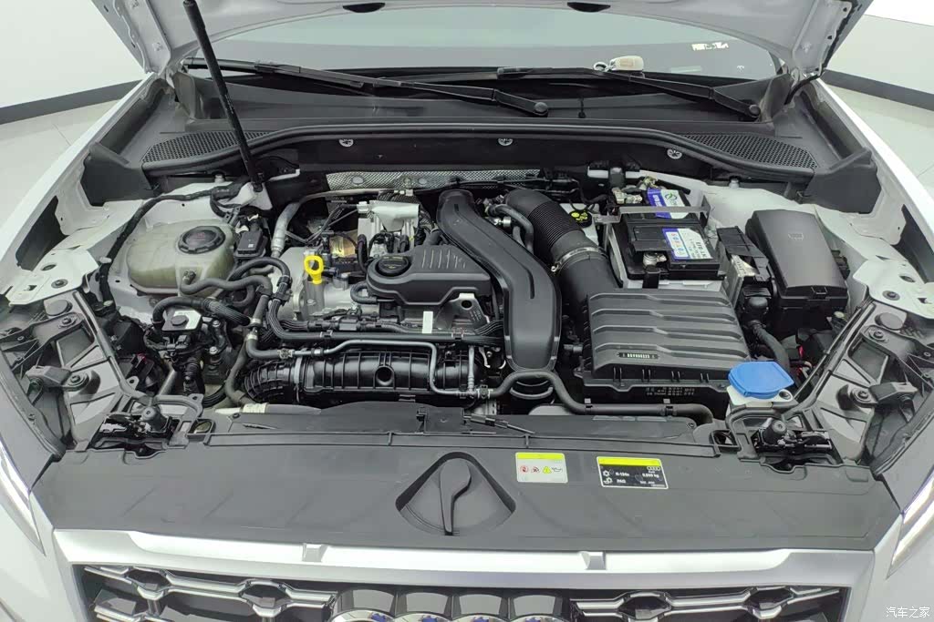 Audi Q2L, 2023 10
