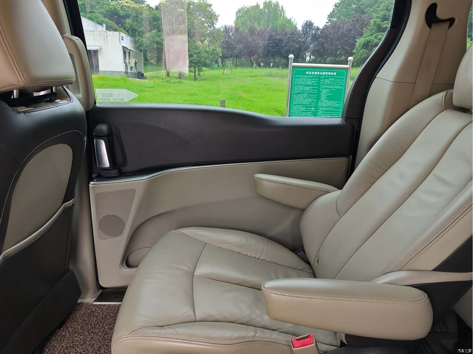 Buick GL8, 2011 11