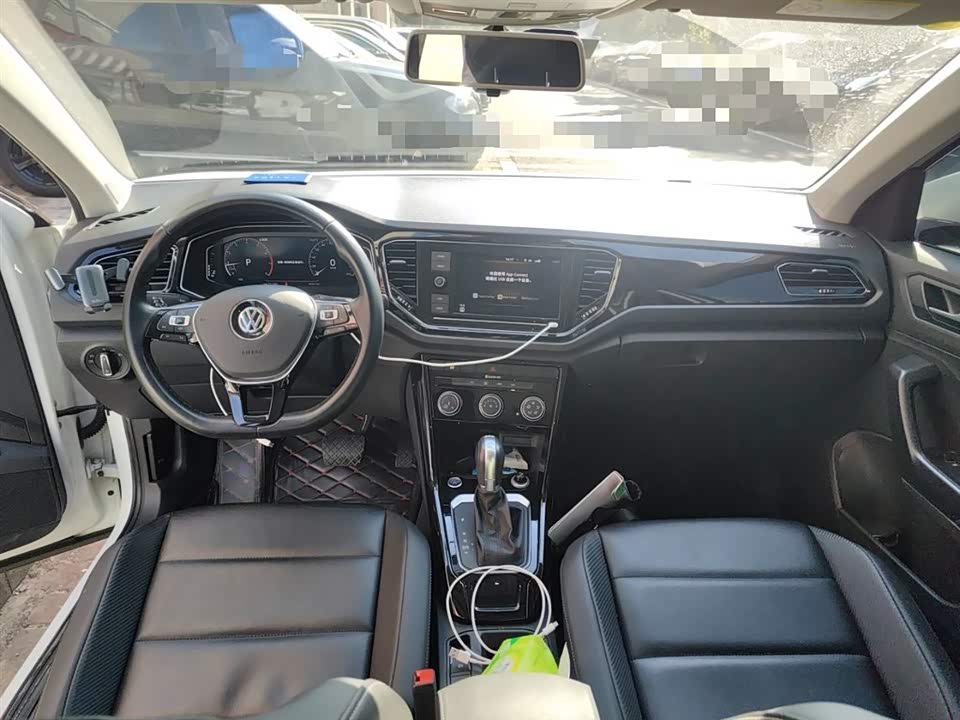 Volkswagen T-ROC exploring Songs