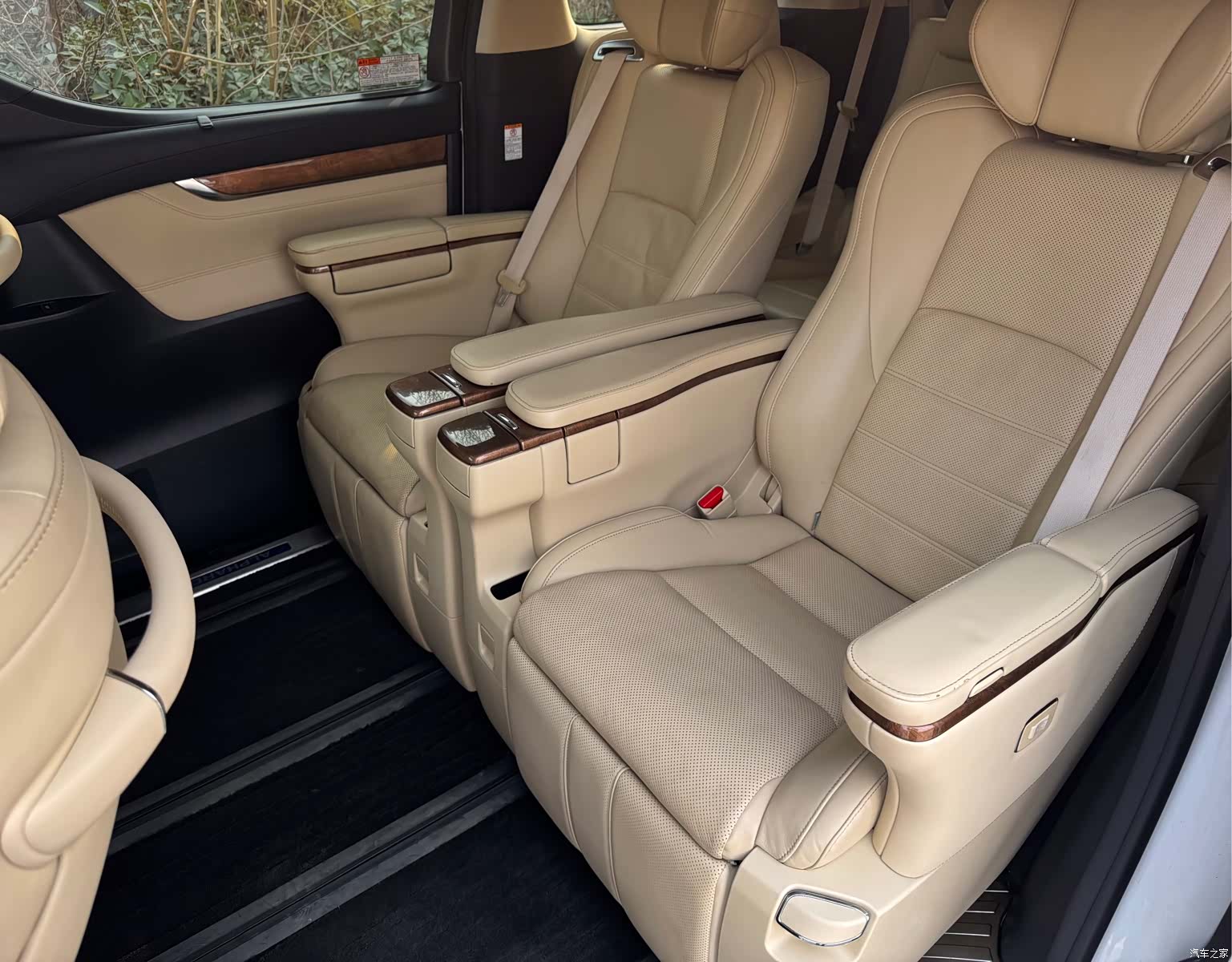 Toyota Alphard, 2017 11