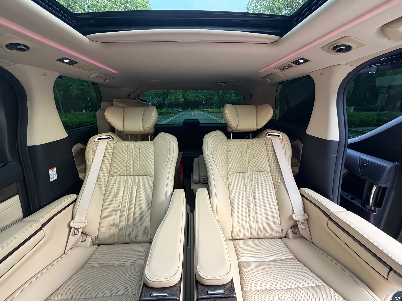 Toyota Alphard, 2021 13
