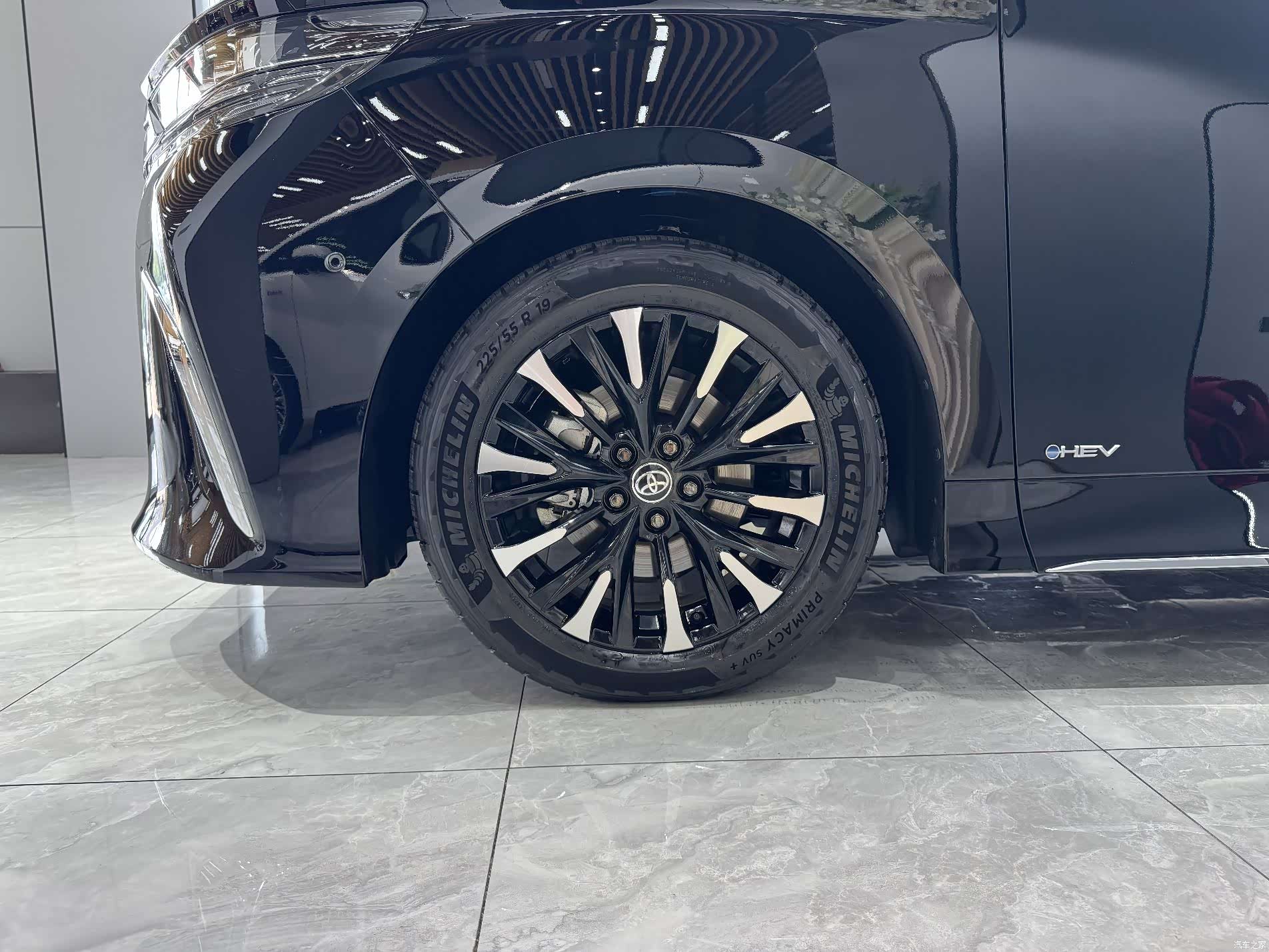 Toyota Alphard, 2025 6