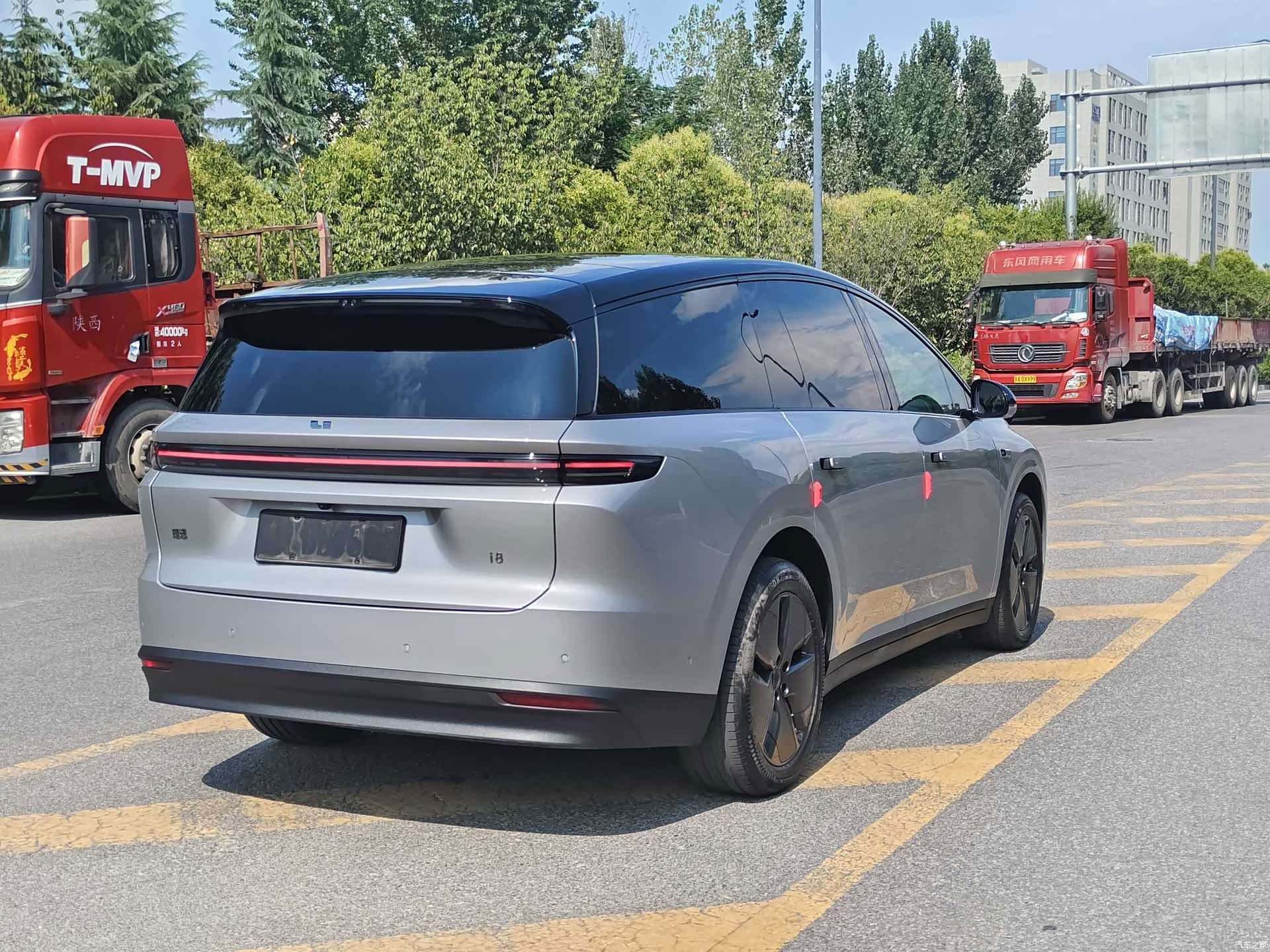Li Auto i8, 2025 6