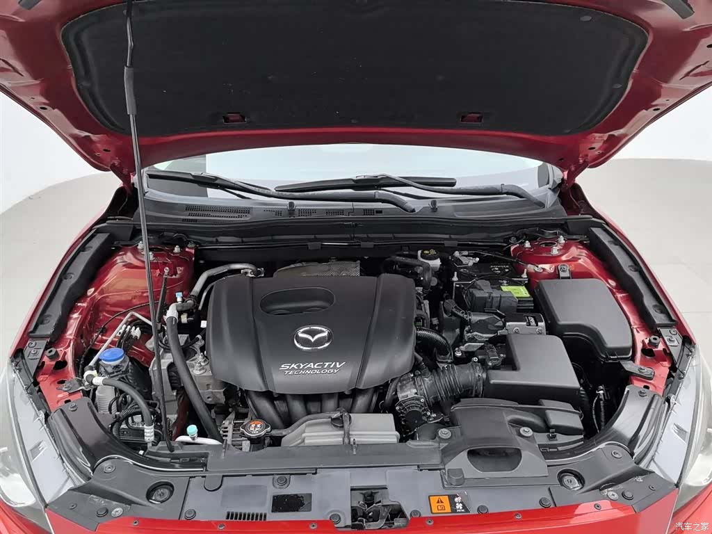 Mazda Mazda3, 2015 6