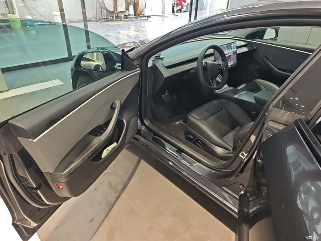 Tesla Model 3, 2024 16