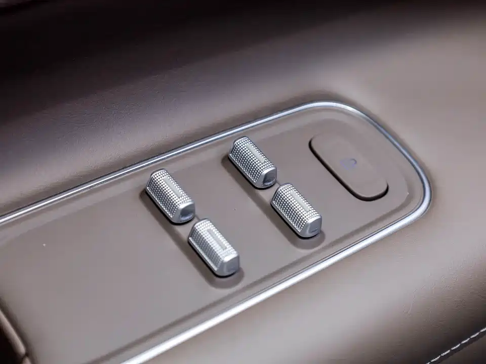 AITO Ask the world M9