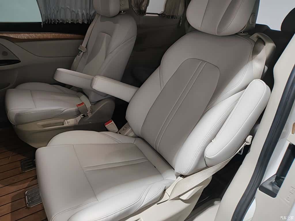Buick GL8, 2017 17