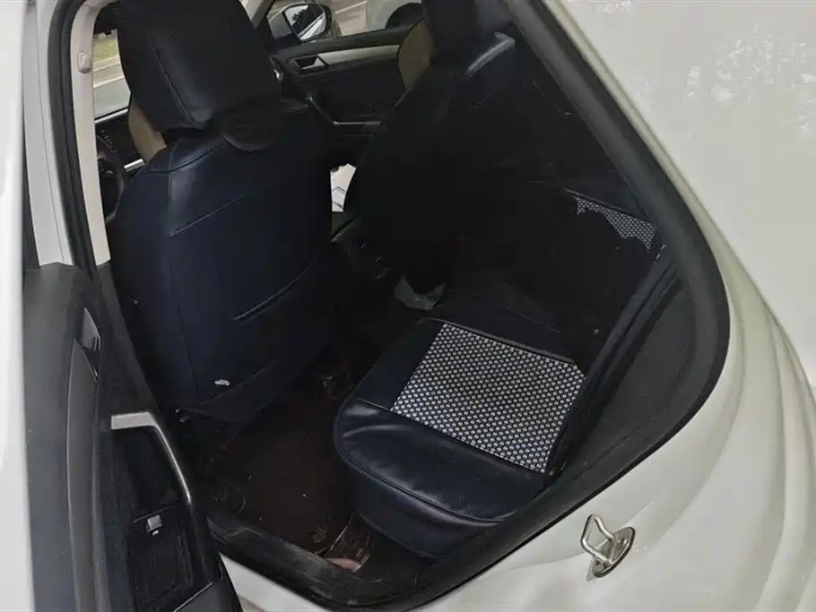 Volkswagen T-ROC exploring Songs