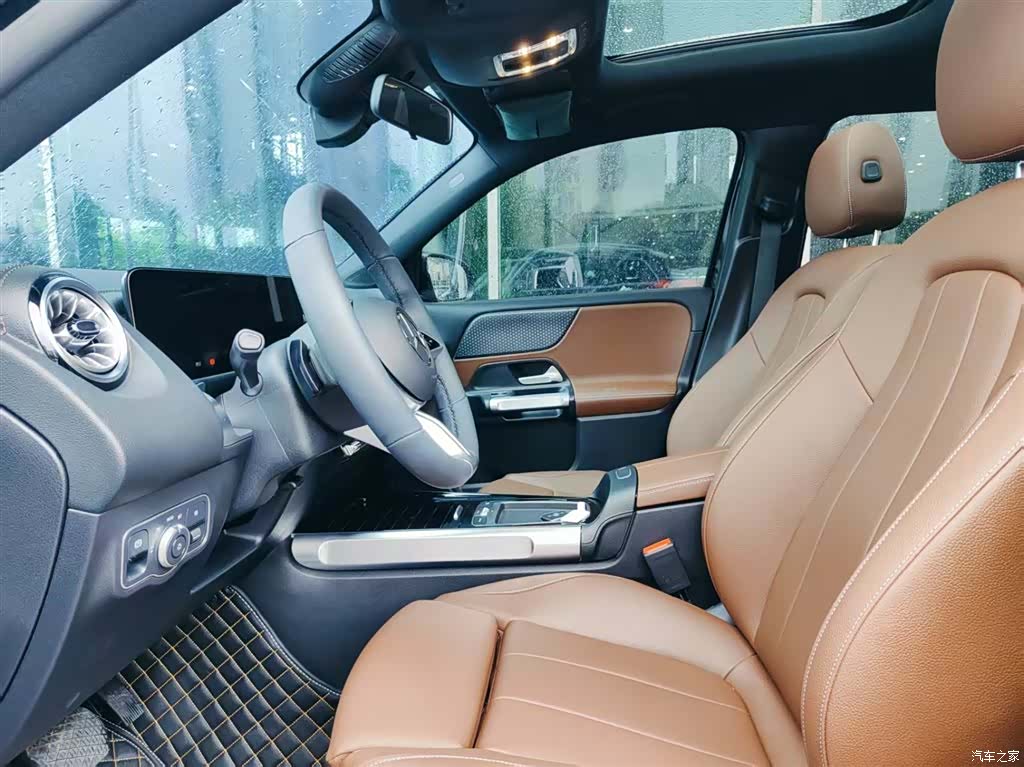 Mercedes-Benz GLB, 2025 10