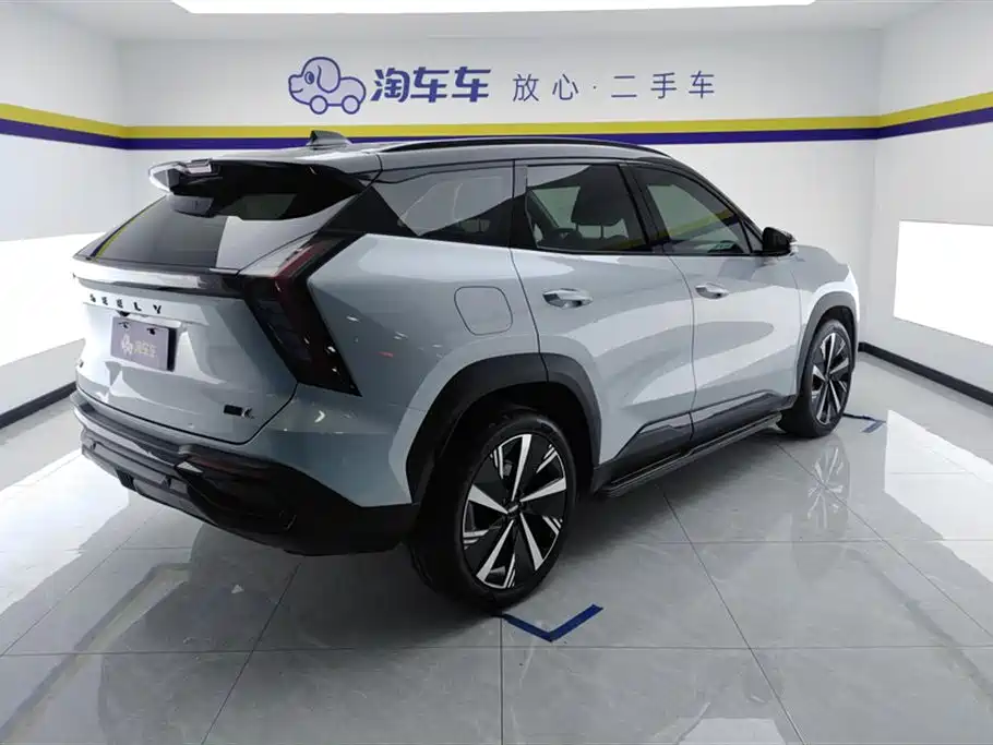 Geely Atlas L