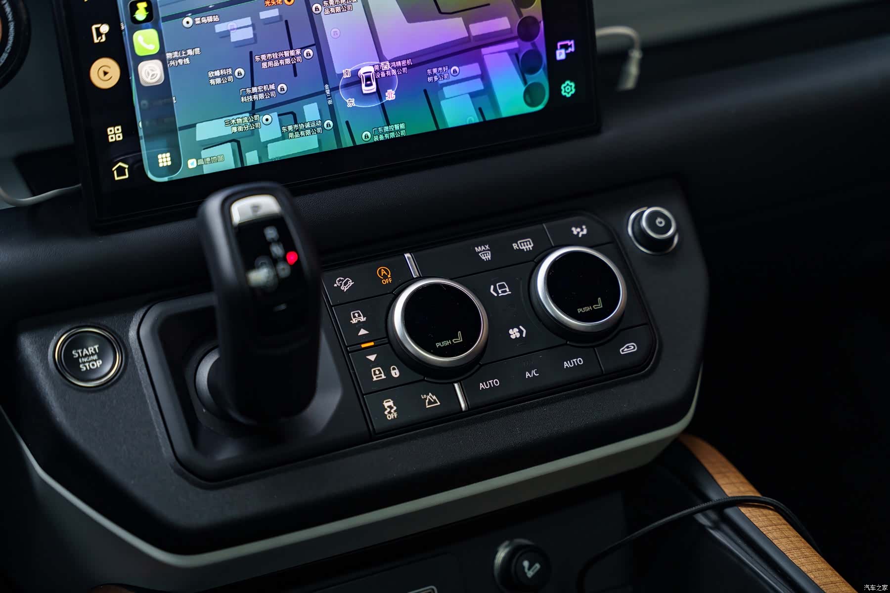 Land Rover Defender, 2023 16