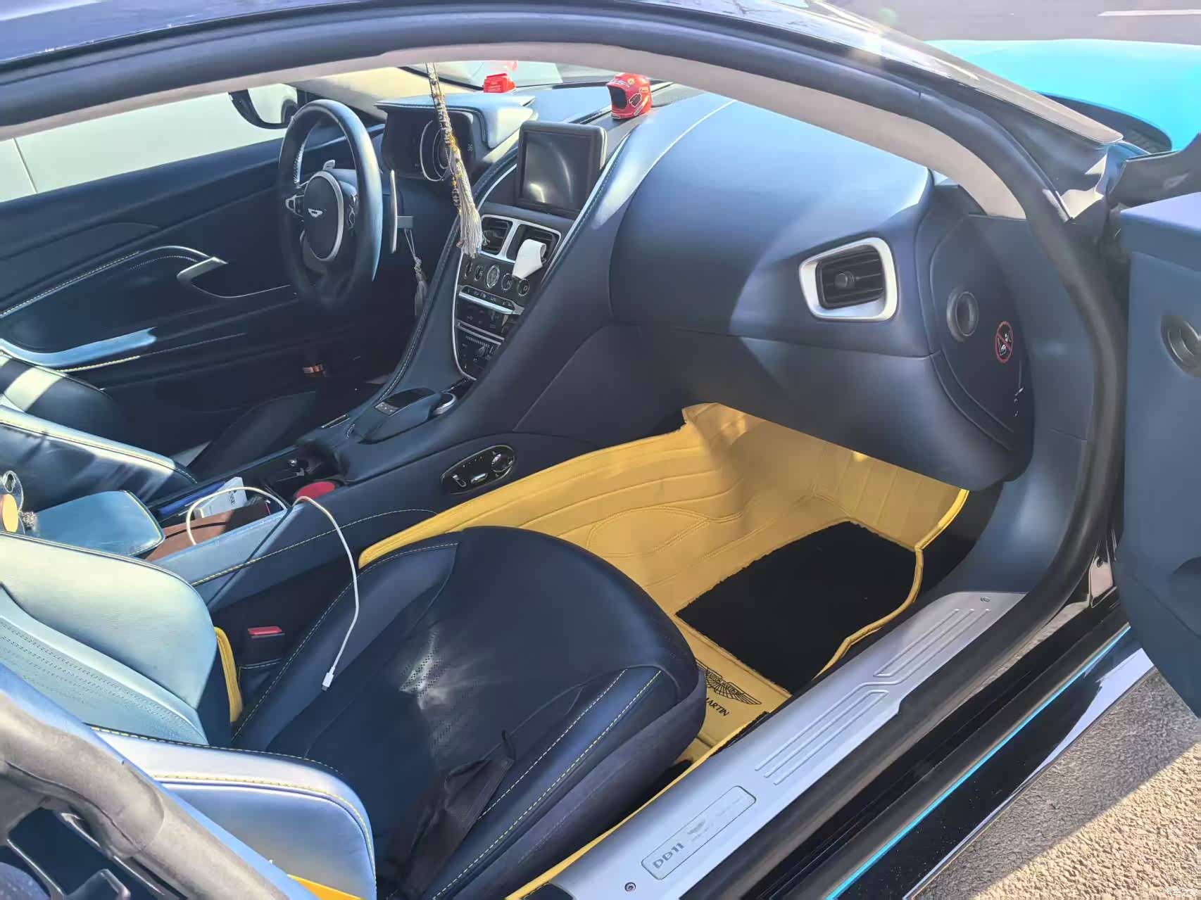 Aston Martin DB11, 2019 17
