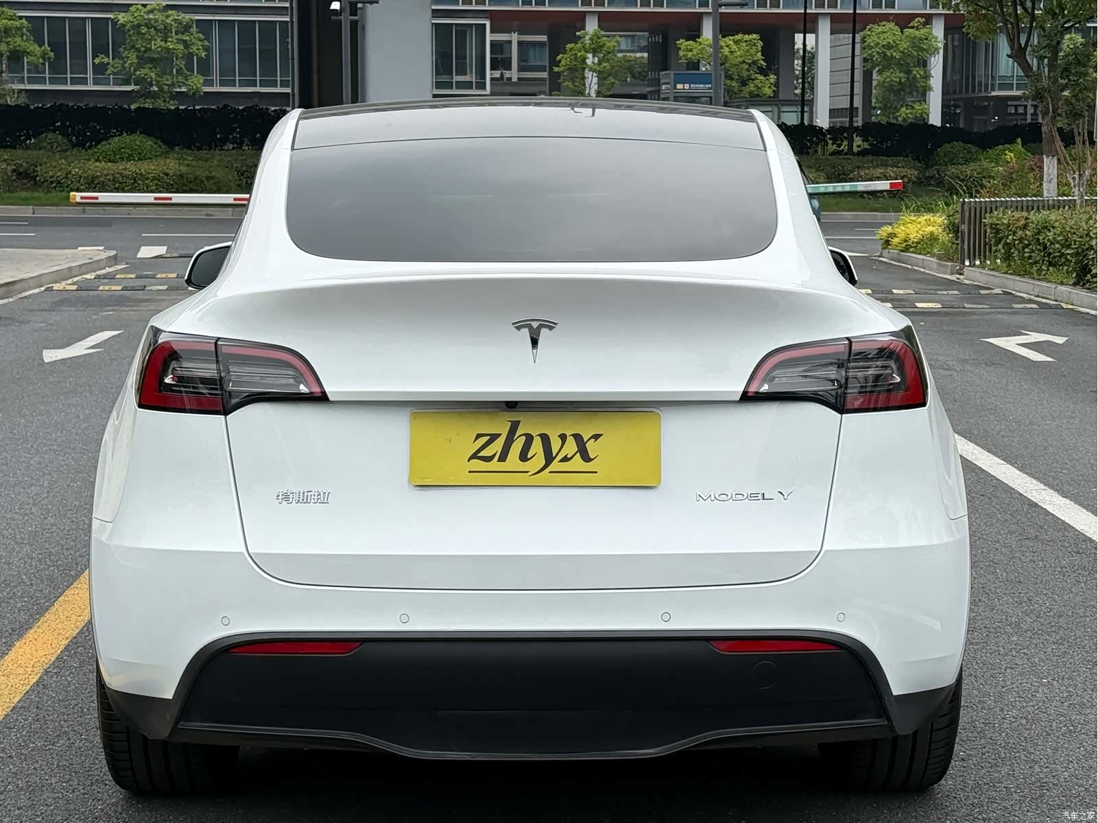 Tesla Model Y, 2022 все фото