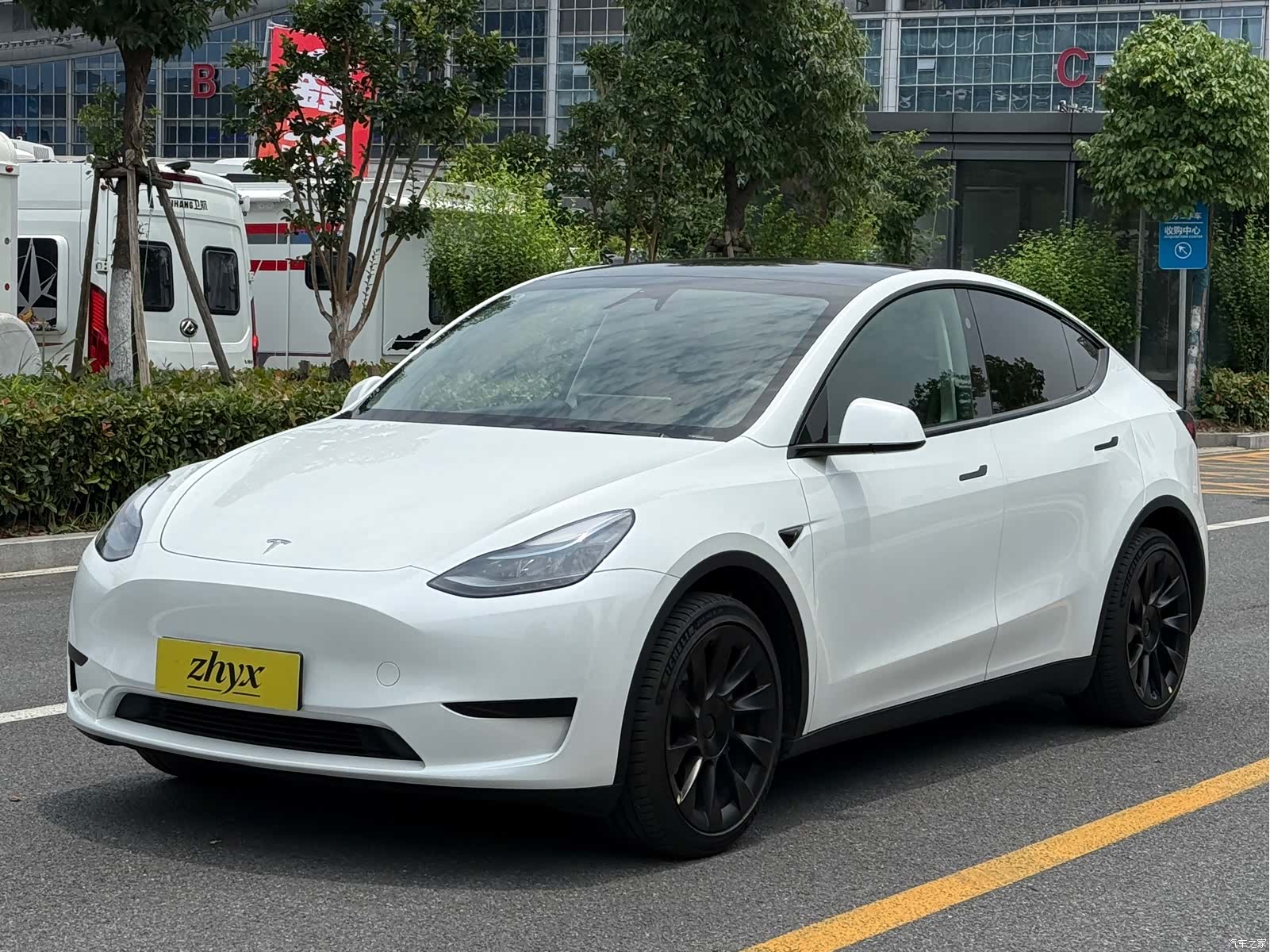 Tesla Model Y, 2024 1