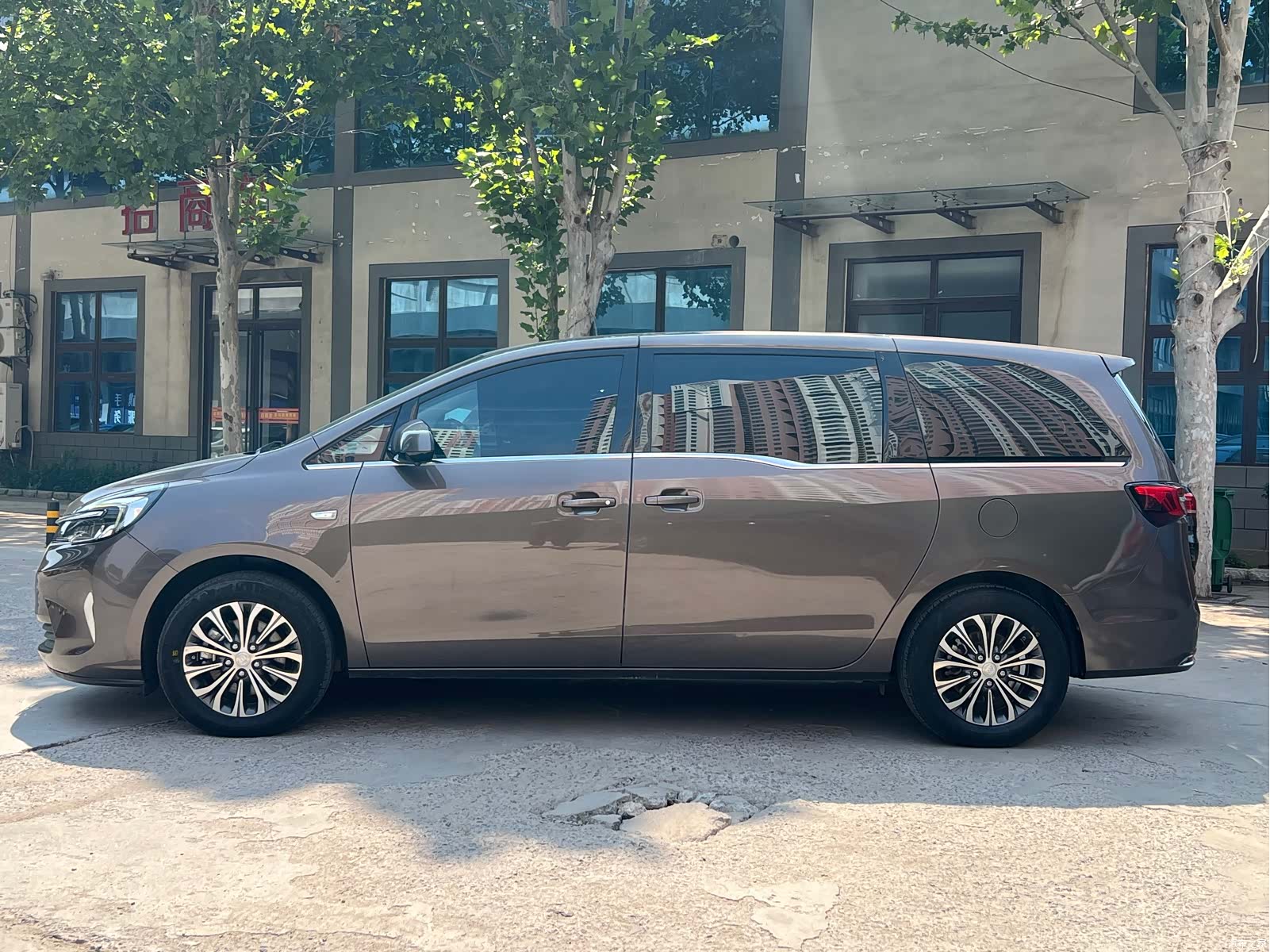 Buick GL8, 2022 4