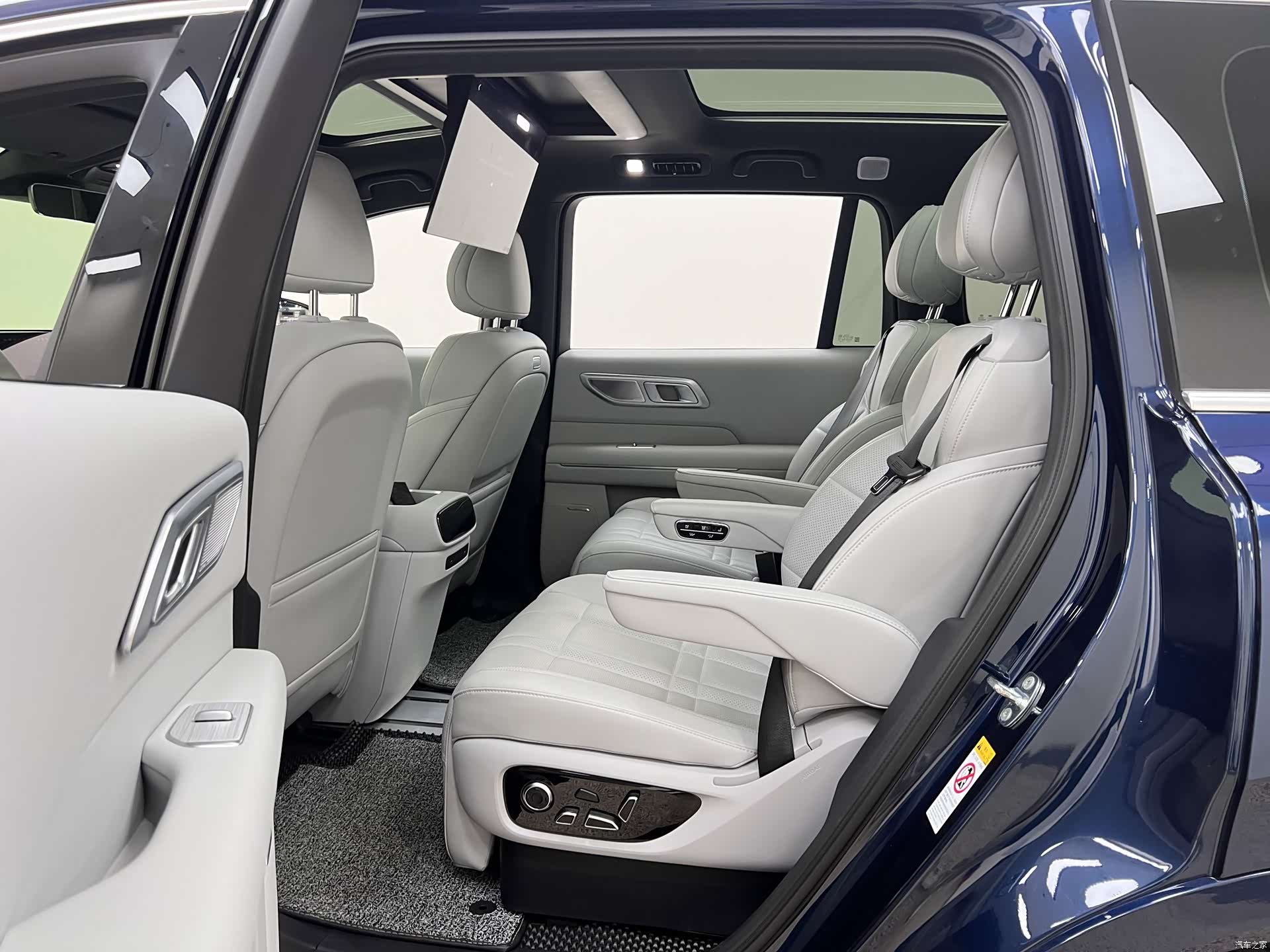 Deepal S09, 2025 11