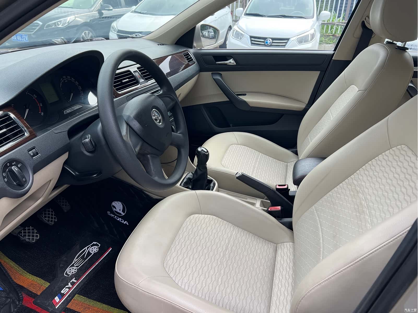 Skoda Rapid, 2013 4