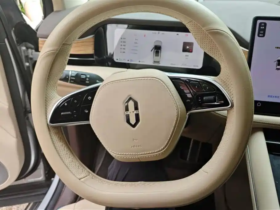 AITO Ask the world M7