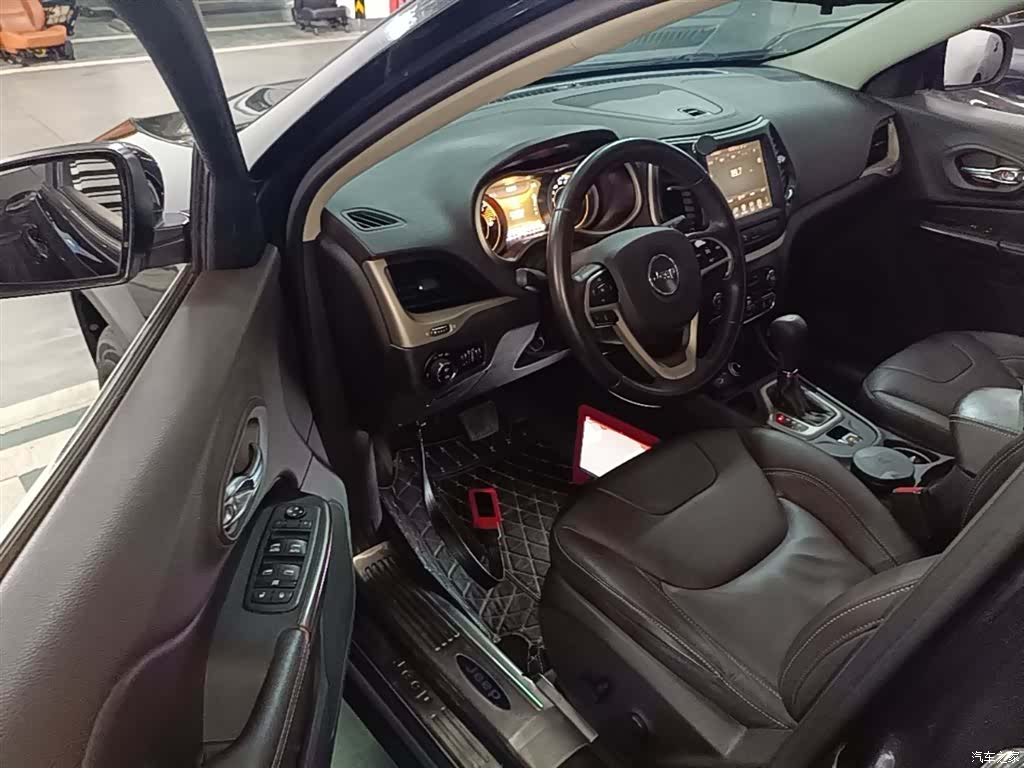 Jeep Cherokee, 2017 16