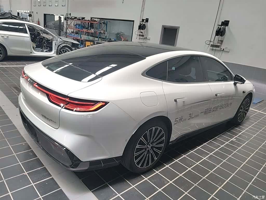 Geely 8, 2025 7