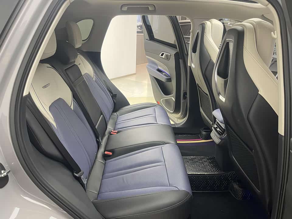 Hongqi HS3