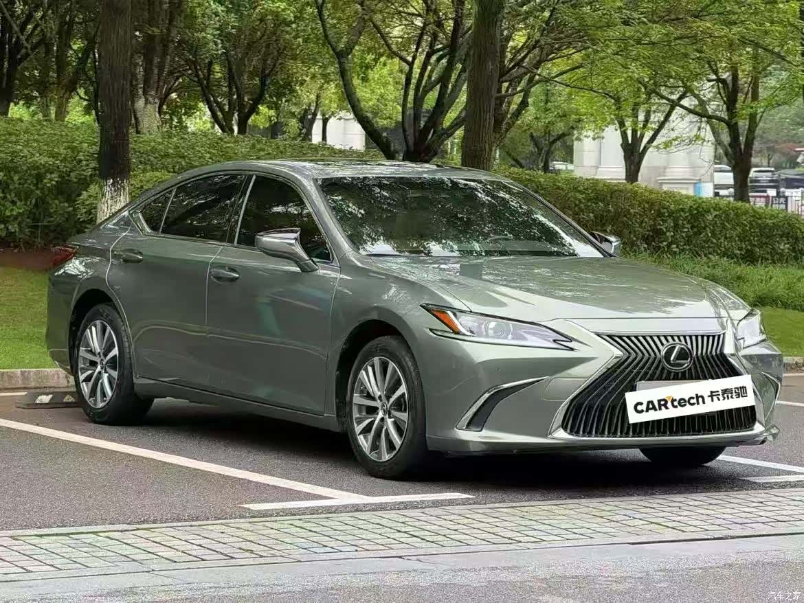 Lexus ES, 2021 3