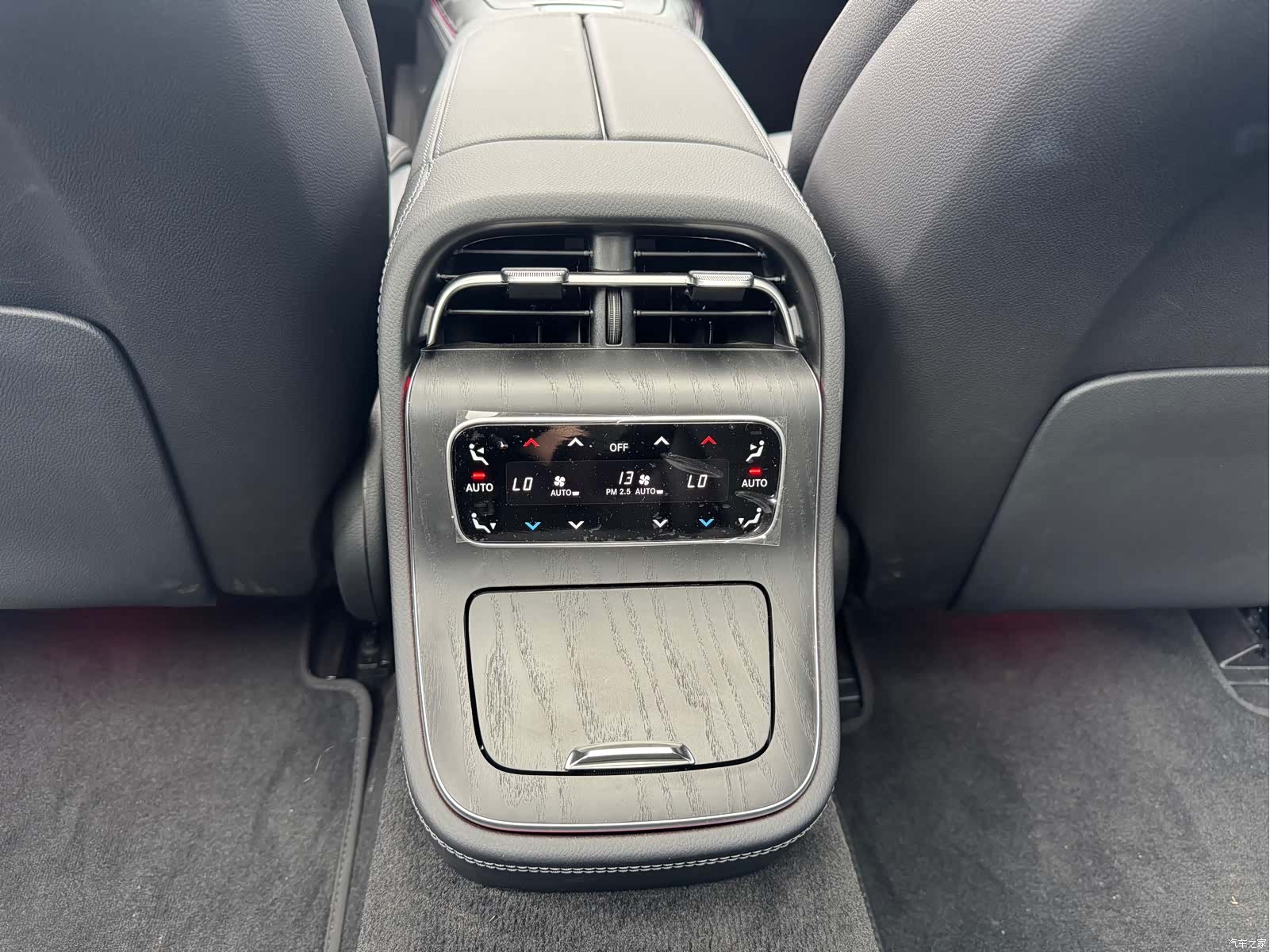 Mercedes-Benz E-Class, 2024 15