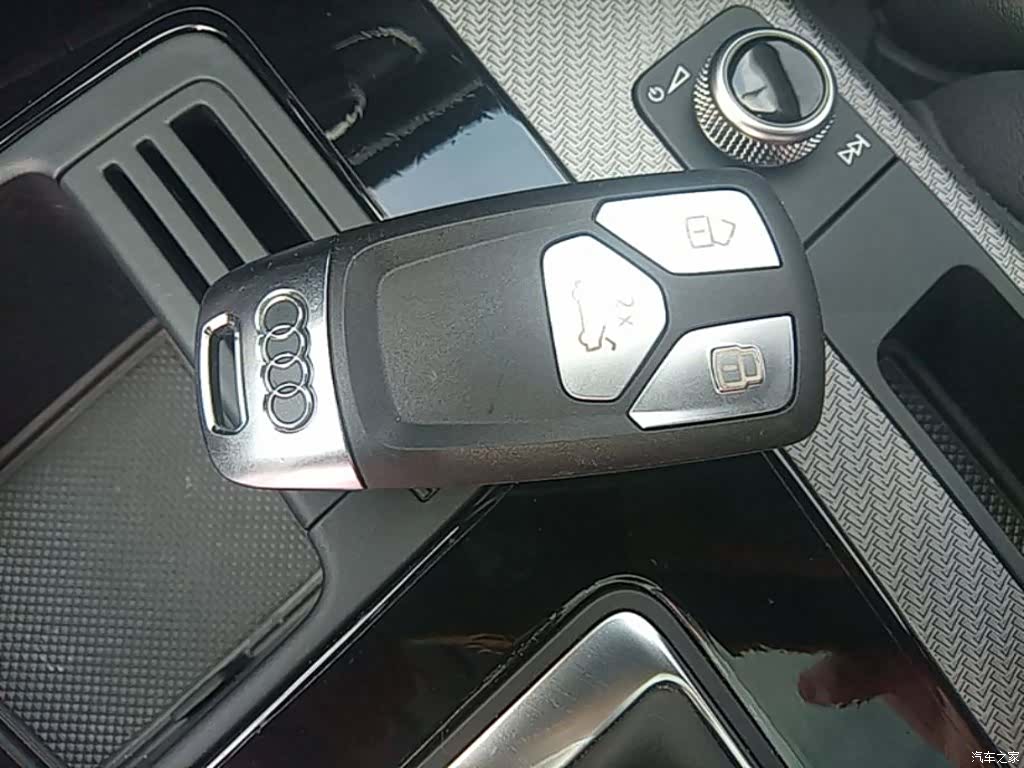 Audi Q5L, 2022 9