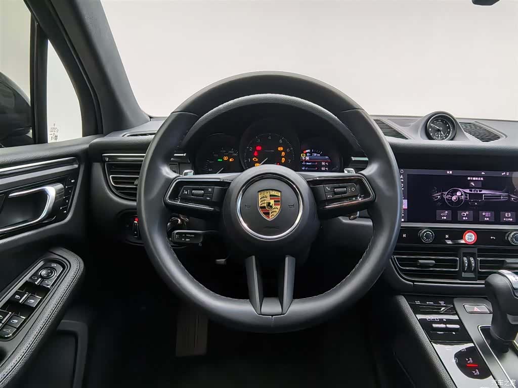 Porsche Macan, 2024 11