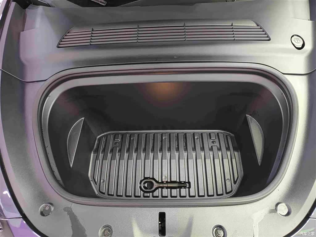 Tesla Model Y, 2025 16