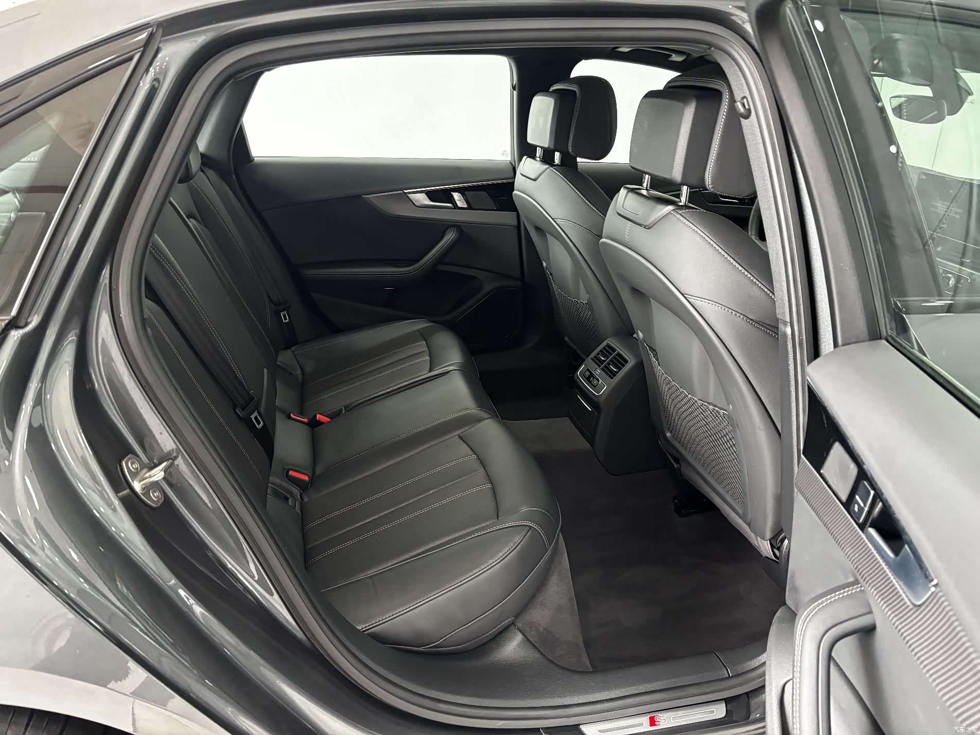 Audi A4L, 2024 25