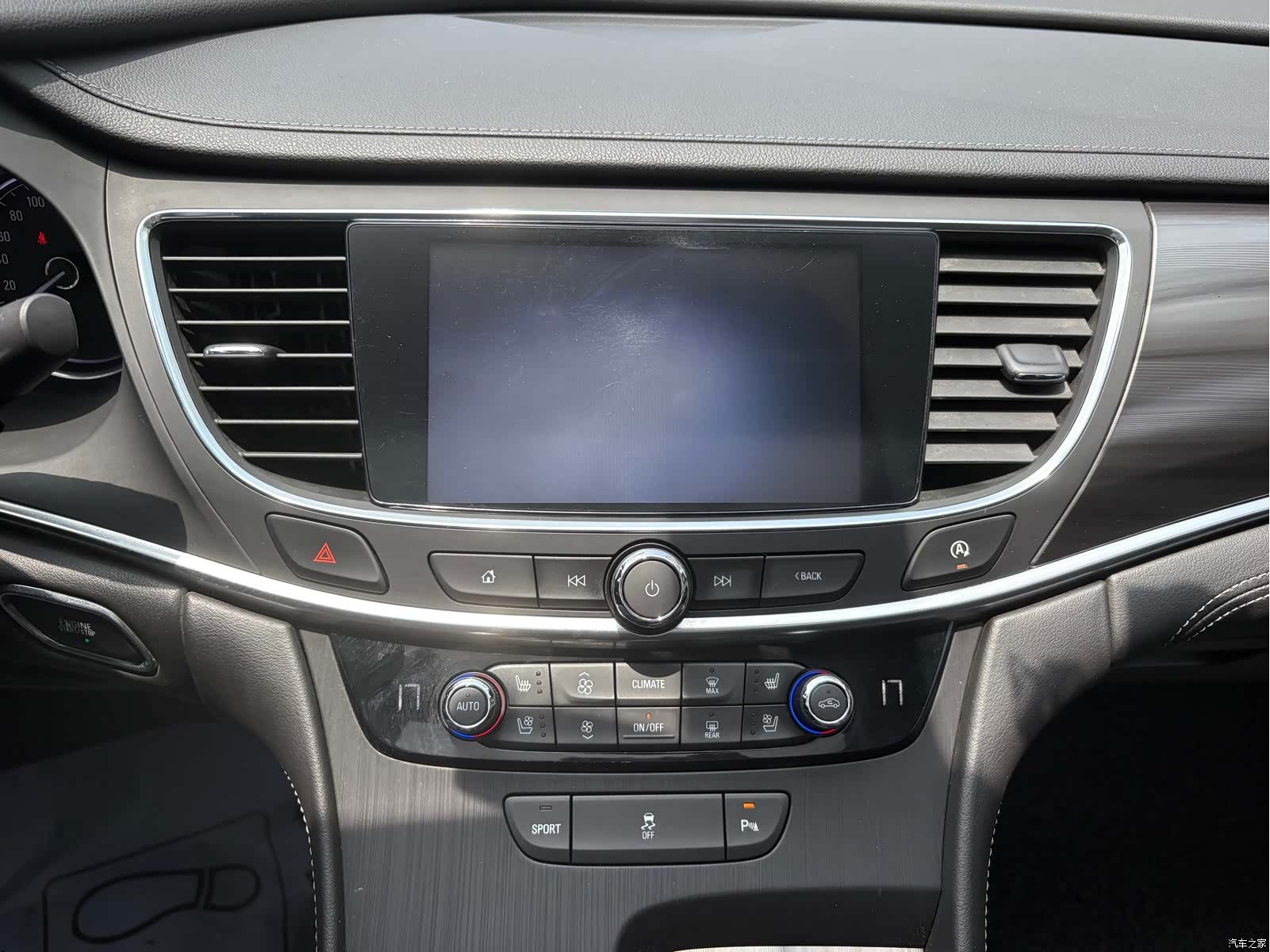 Buick LaCrosse, 2018 17