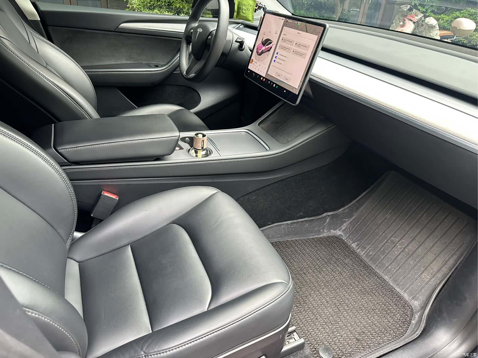 Tesla Model Y, 2024 6