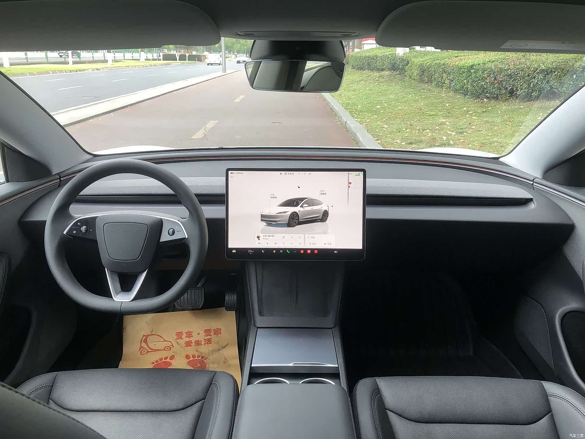 Tesla Model 3, 2025 4