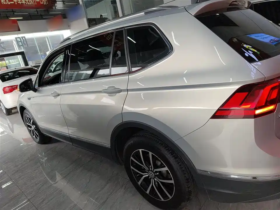 Volkswagen Tiguan L