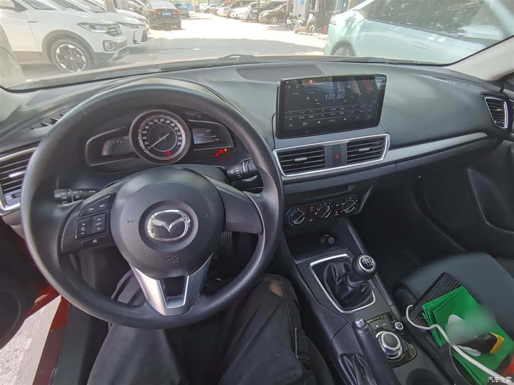 Mazda Mazda3, 2015 10