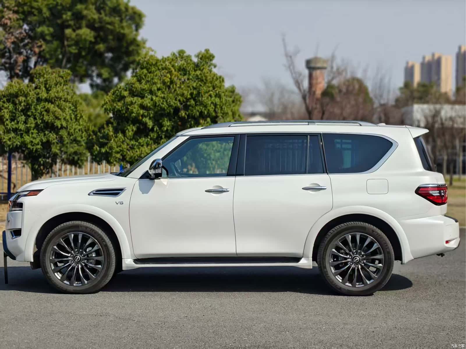 Nissan Patrol, 2024 3