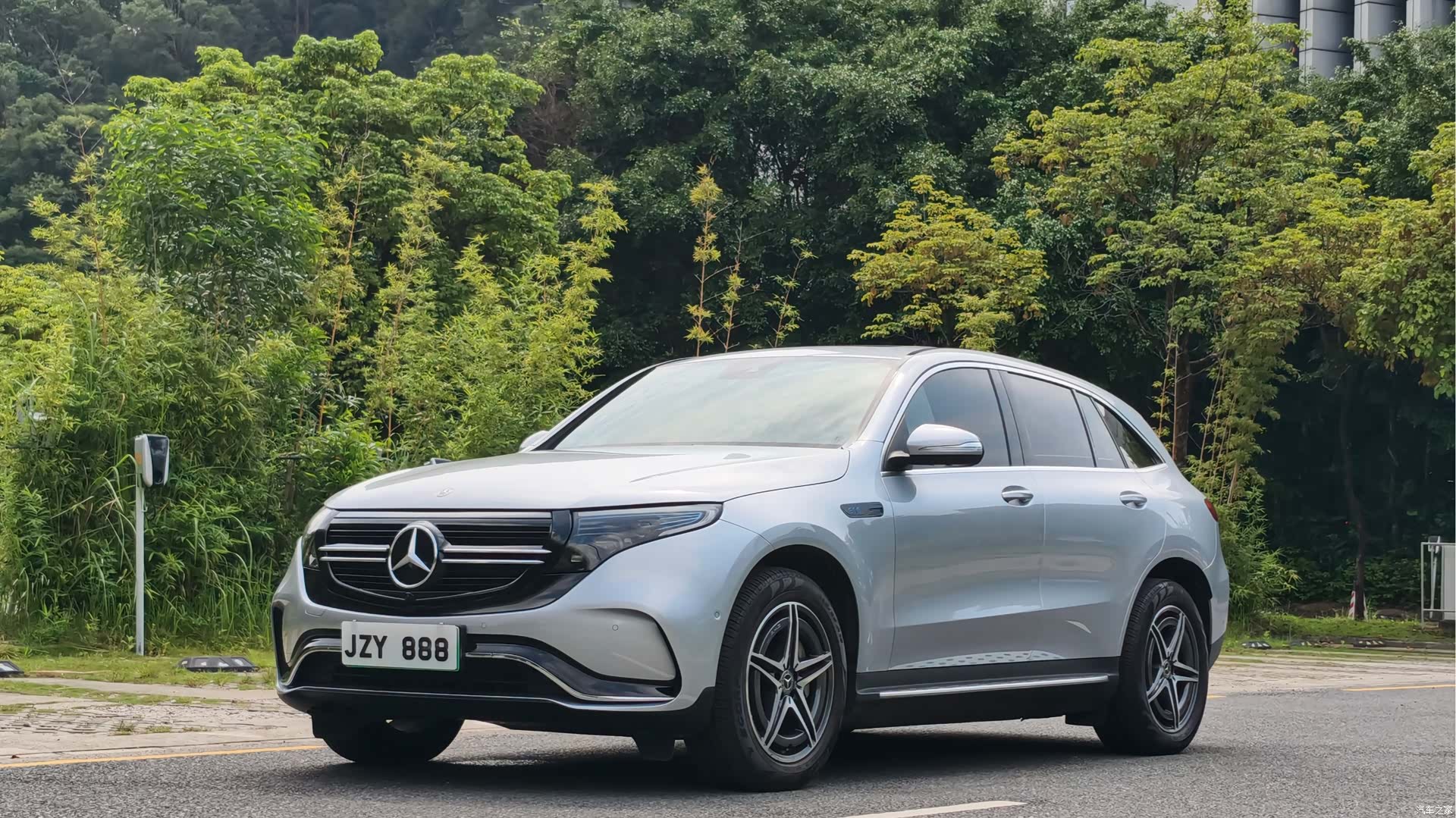 Mercedes-Benz EQC, 2020 1