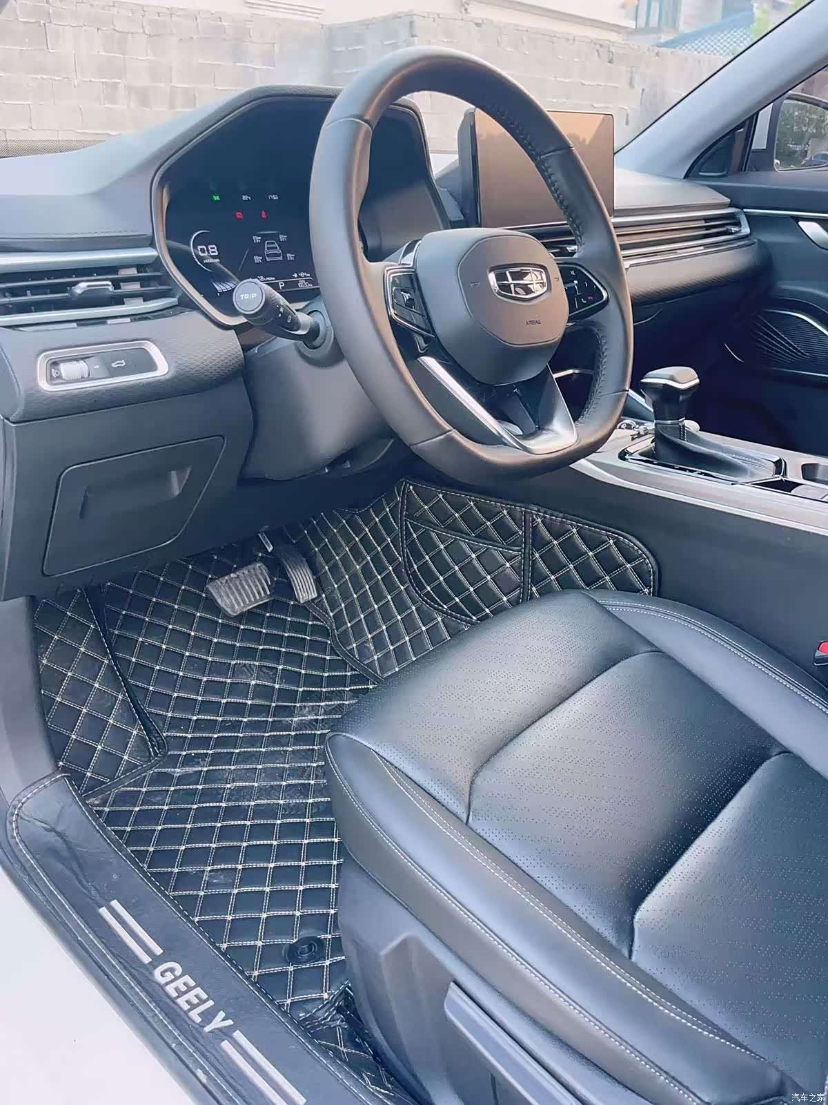 Geely Emgrand, 2022 все фото