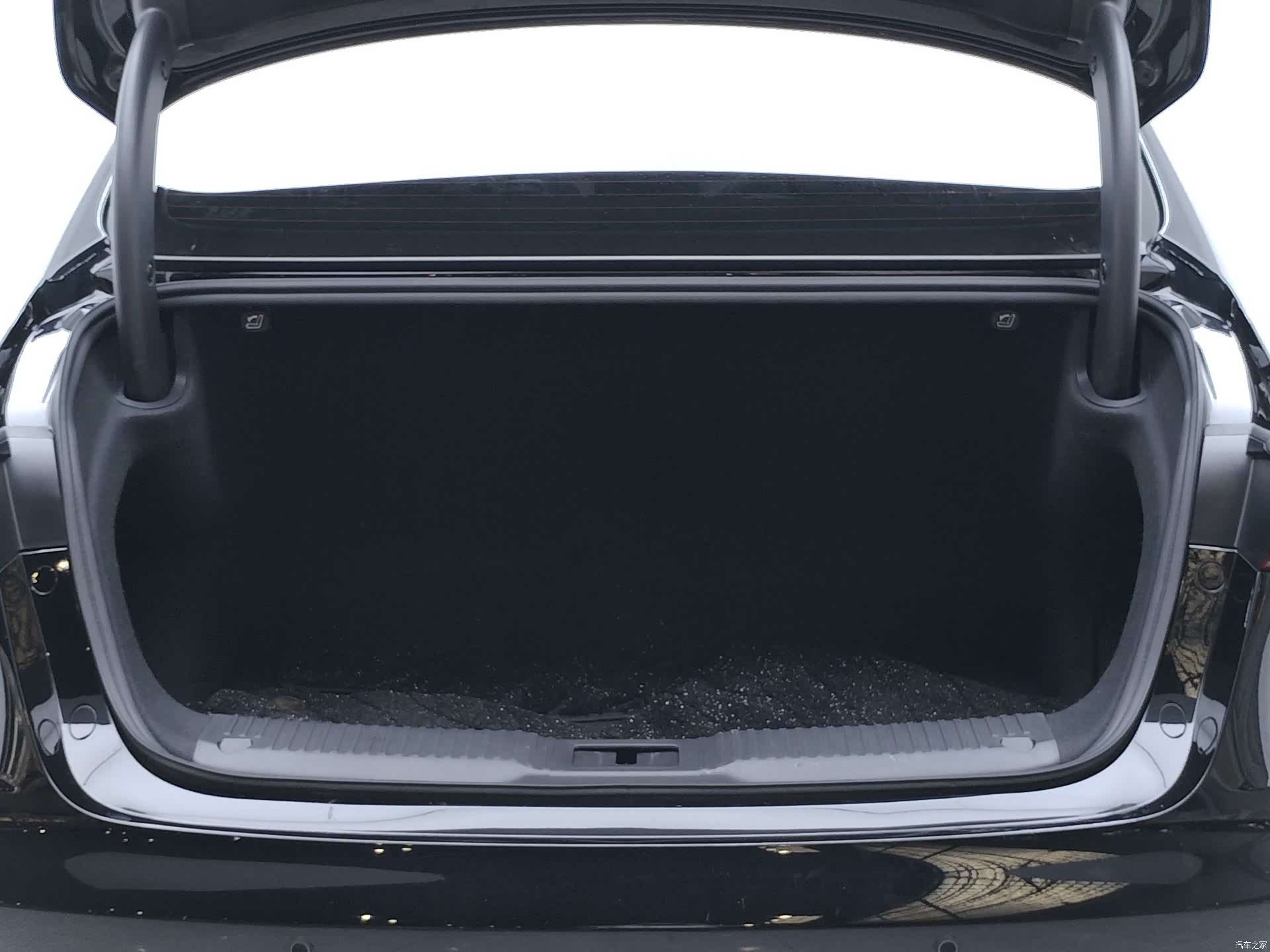Hongqi H5, 2024 15