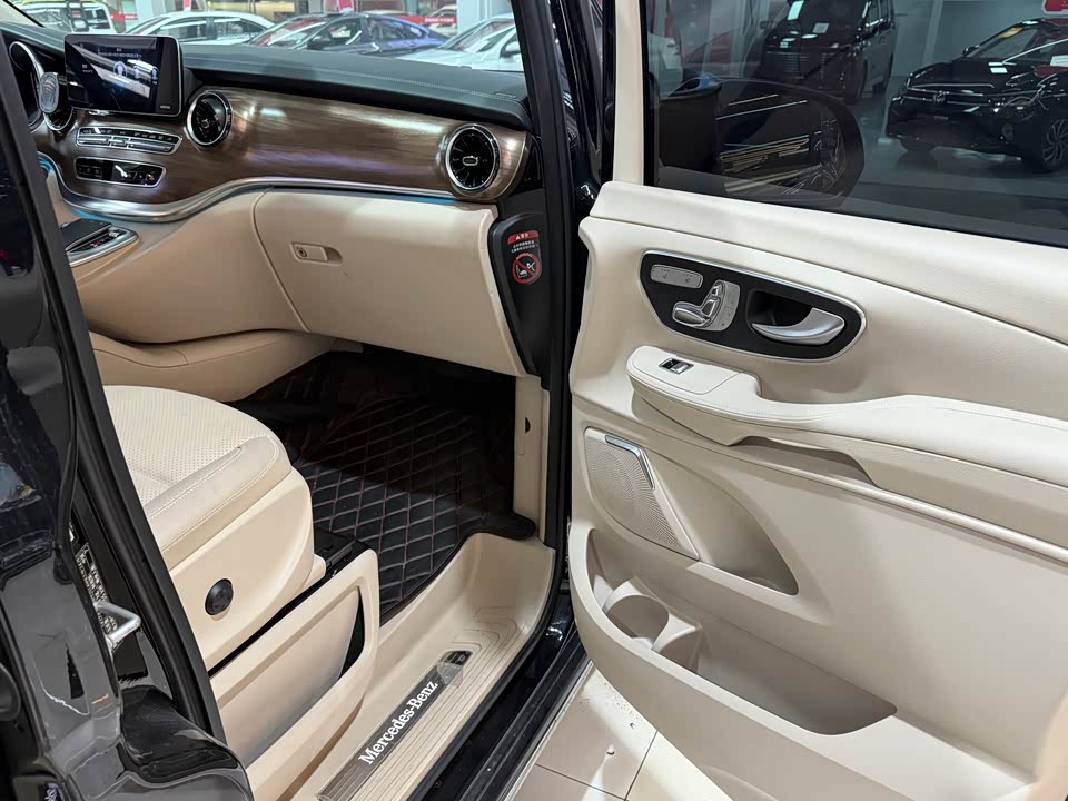 Mercedes-Benz V-class