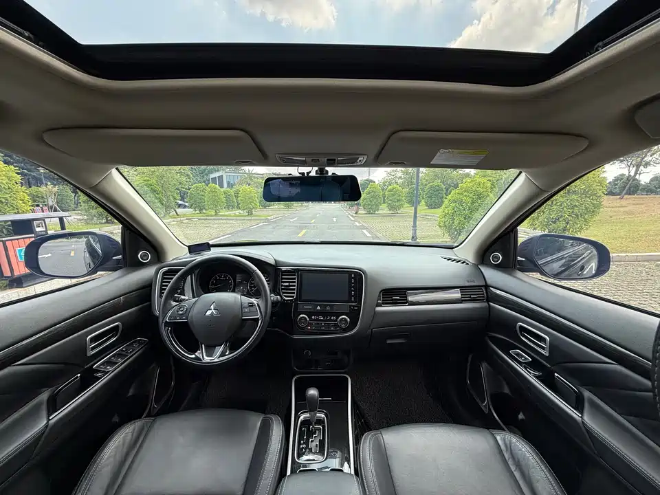 Mitsubishi Outlander