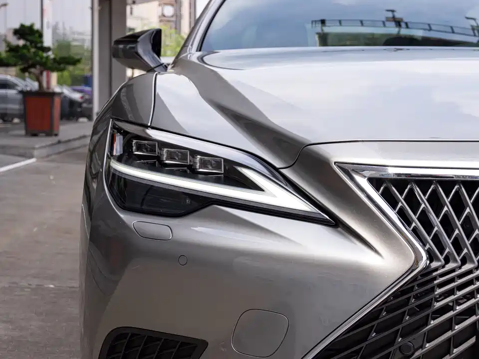 Lexus LS