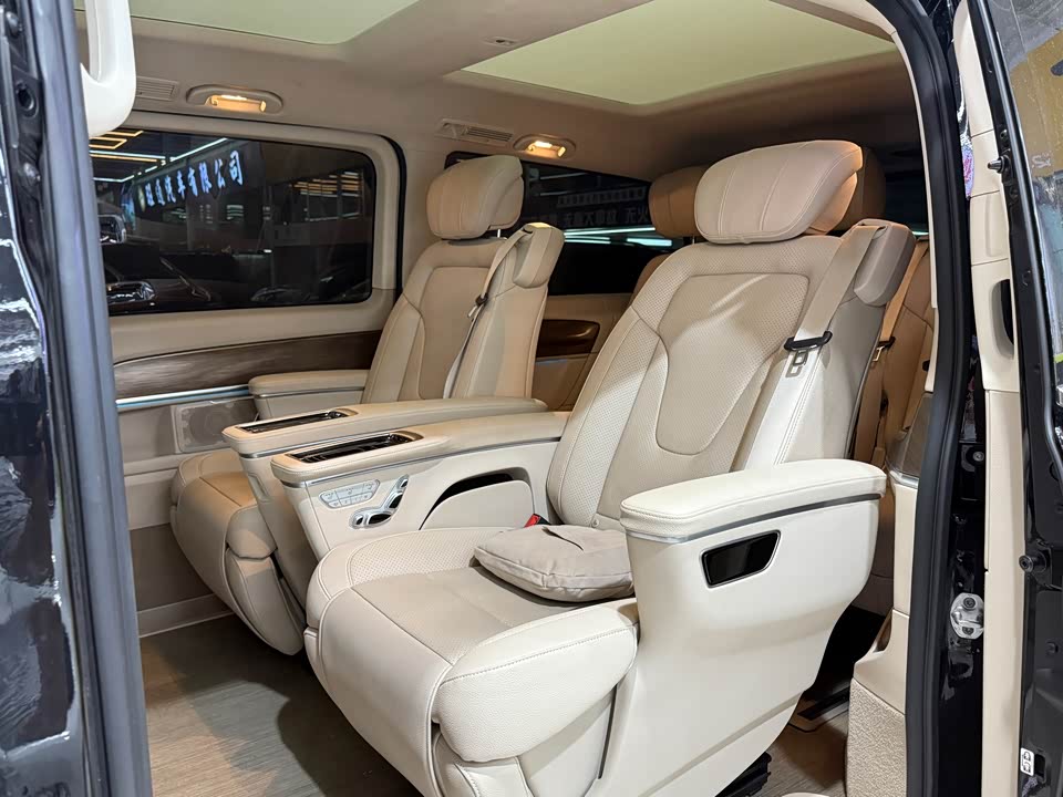 Mercedes-Benz V-class