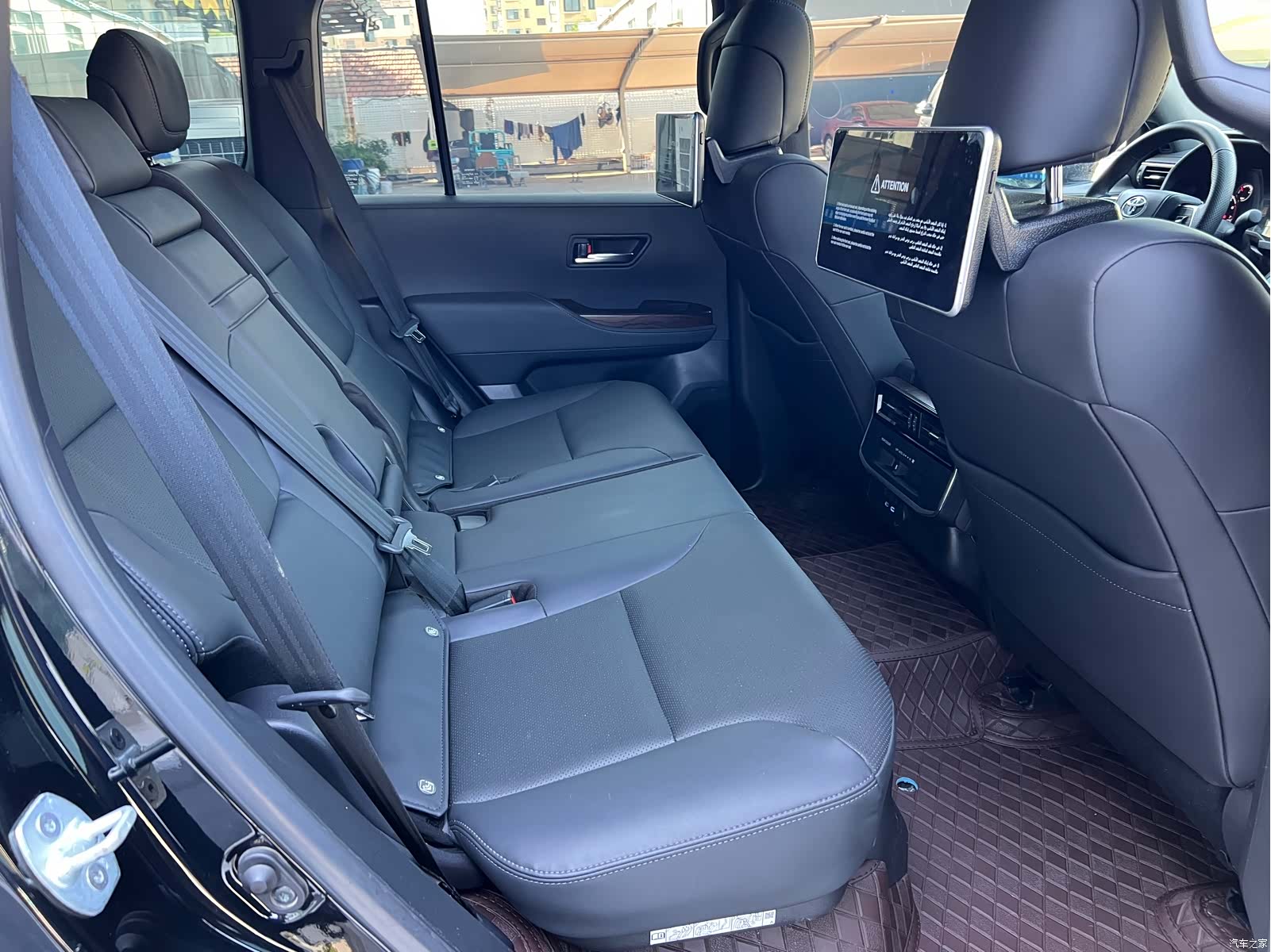 Toyota Land Cruiser, 2024 11