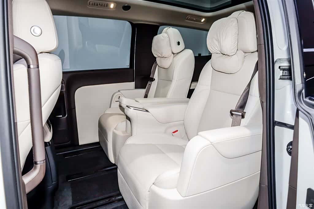 Li Auto MEGA, 2024 11