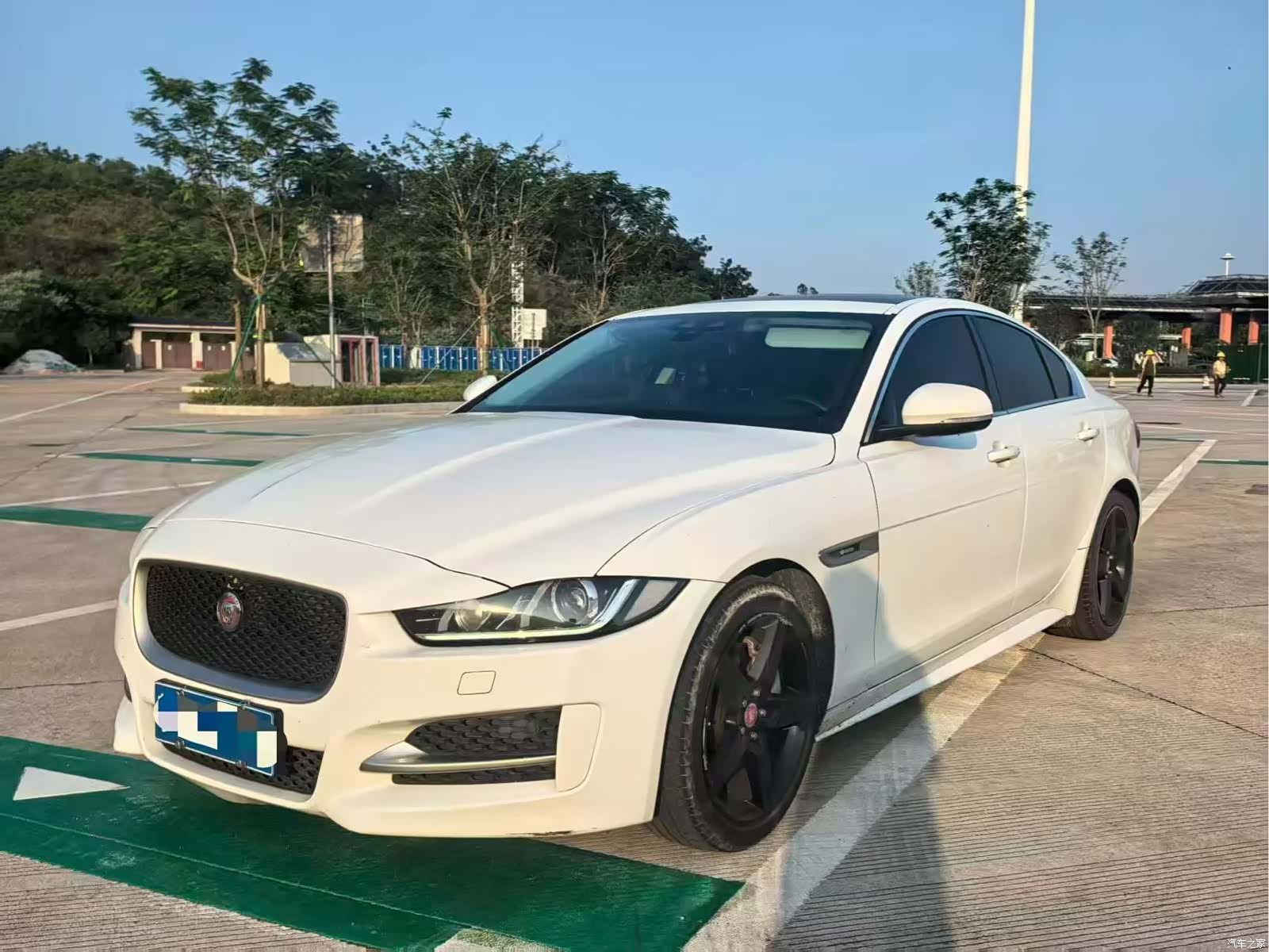 Jaguar XE, 2017 1